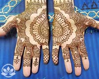 Learn to use negative space in henna designs in theis hands on henna class and workshop.